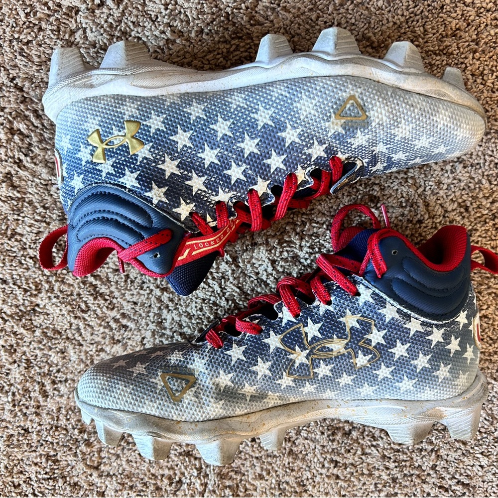 Youth Under Armour football cleats size 5.5